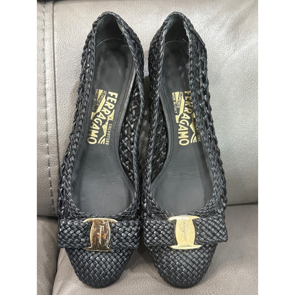 Salvatore Ferragamo Vara Woven Leather Pumps Black Gold Bow Low Block Heel 5.5 C